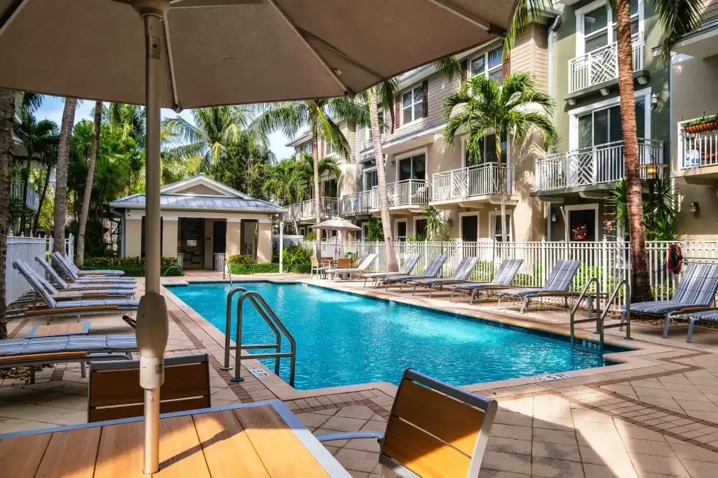 fl ankr wilton manors pool 1